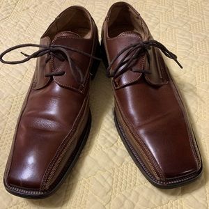 Mens Leather Dress Shoes. Light brown comfortable and elegant shoes.